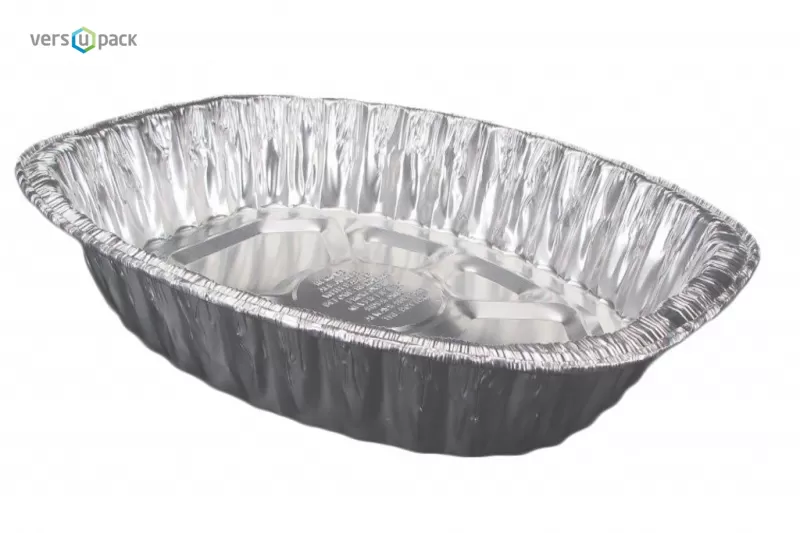 Disposable heavy-duty aluminum roasting pans with lid for oven.