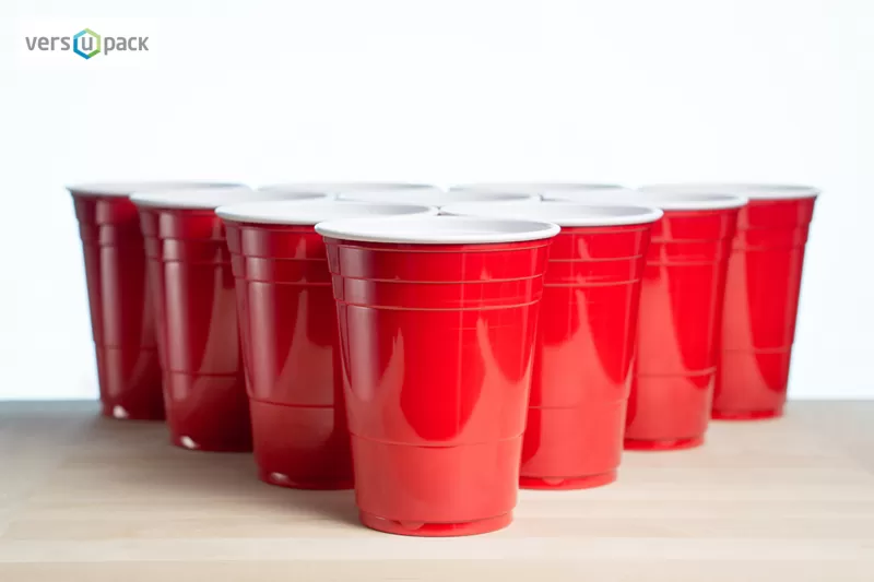 Disposable cold drink Red Party cups for beer, juices, cocktails